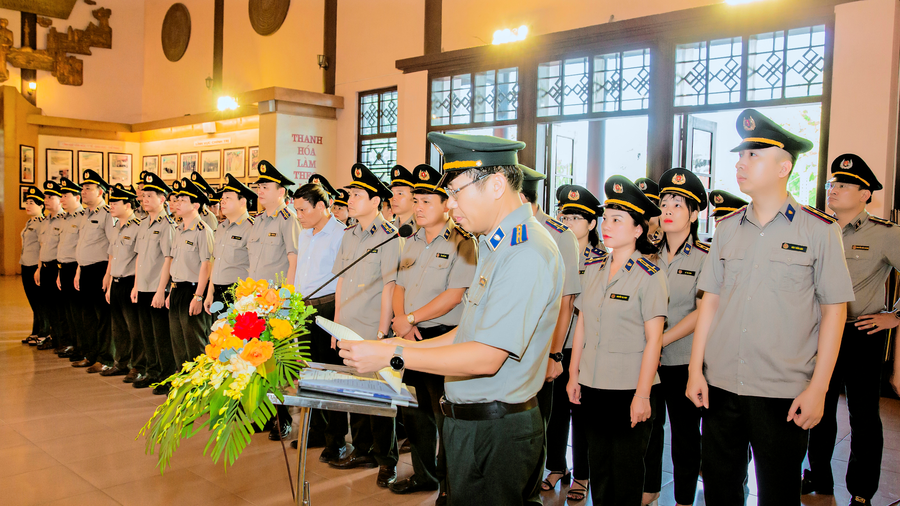 Tập thể cán bộ, công chức, người lao động Thi hành án dân sự Thanh Hóa nguyện đoàn kết một lòng, tiếp tục phát huy truyền thống 80 năm của ngành.