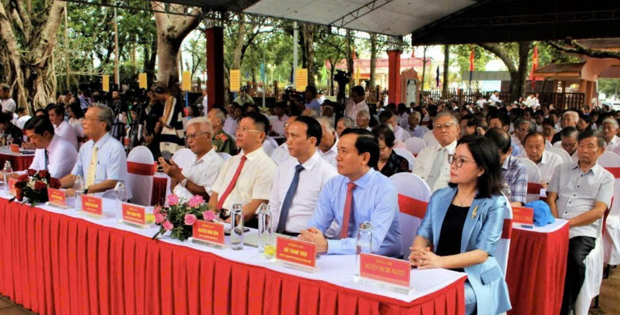 Lãnh đạo tỉnh Đắk Lắk tại&nbsp;buổi lễ và tham gia hưởng ứng hoạt động “Đời đời nhớ ơn Bác Hồ” tại xã Vân Hòa. Ảnh: Dương Hùng