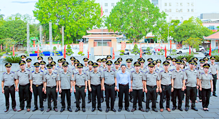 Thi hành án dân sự Thanh Hóa tổ chức dâng hương, báo công tại Khu Văn hóa tưởng niệm Chủ tịch Hồ Chí Minh.