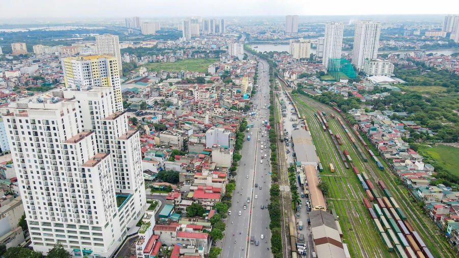Quốc lộ 1A đoạn từ đường Vành đai 1 đến Cầu Giẽ dài khoảng 36,3km sẽ được mở rộng lên 90m. Ảnh: CTV (Báo Dân Trí)