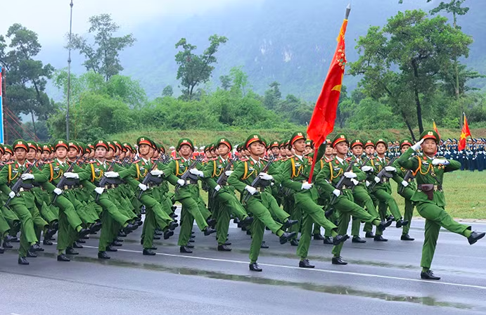 Lực lượng CAND phát huy truyền thống Anh hùng, vững bước cùng đất nước tiến vào kỷ nguyên mới. Lực lượng CAND phát huy truyền thống Anh hùng, vững bước cùng đất nước tiến vào kỷ nguyên mới.