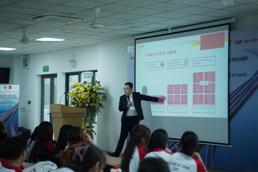 Chương trình có sự tham gia của các chuyên gia nổi bật trong lĩnh vực Tài chính - Kiểm toán tại Việt Nam.