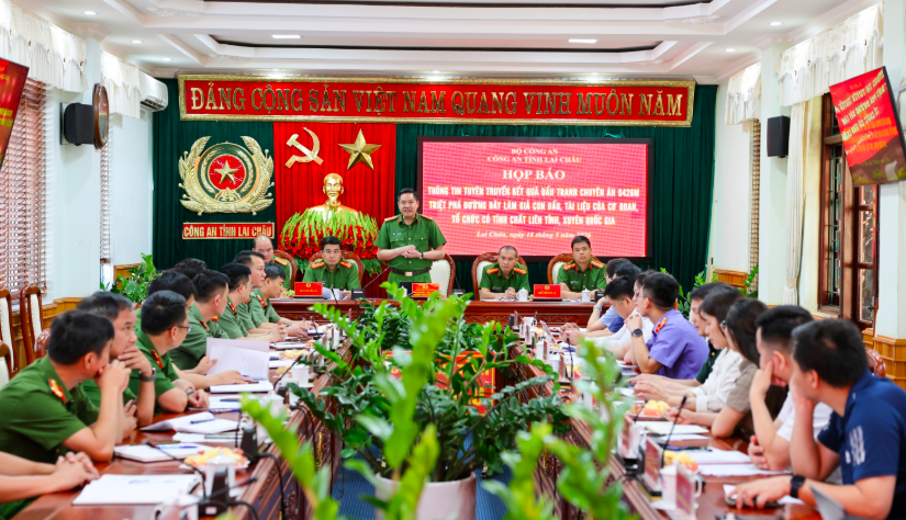 Toàn cảnh buổi thông tin Họp báo. Ảnh: CA Lai Châu.