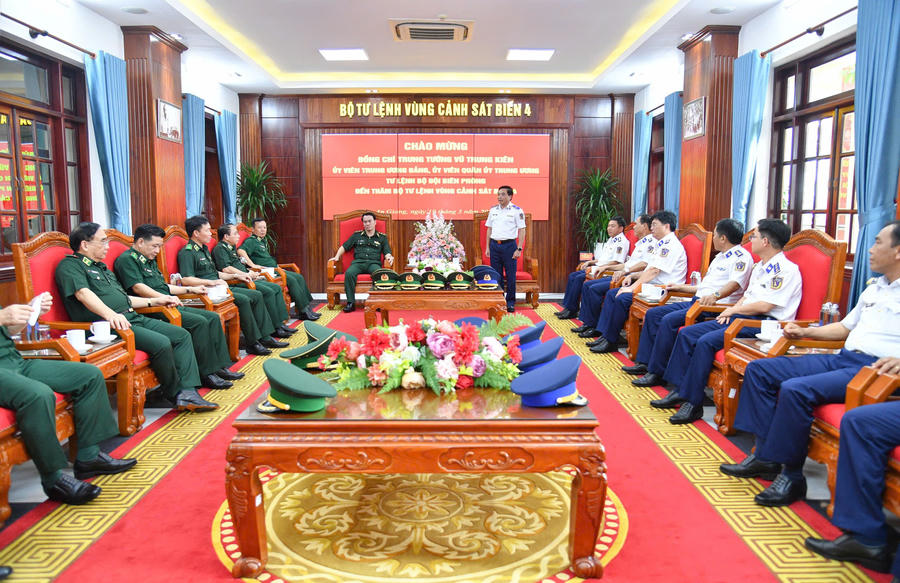 Quang cảnh buổi thăm, làm việc.