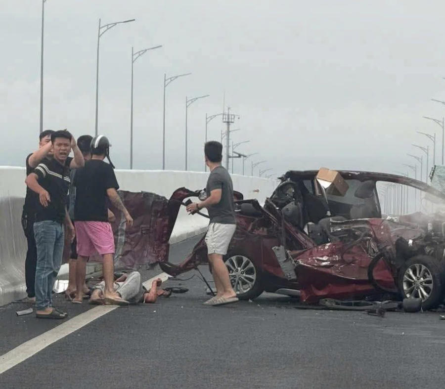 Hiện trường vụ tai nạn tại Km164+700 cao tốc Hải Phòng - Móng Cái, hướng Hải Phòng đi Móng Cái.