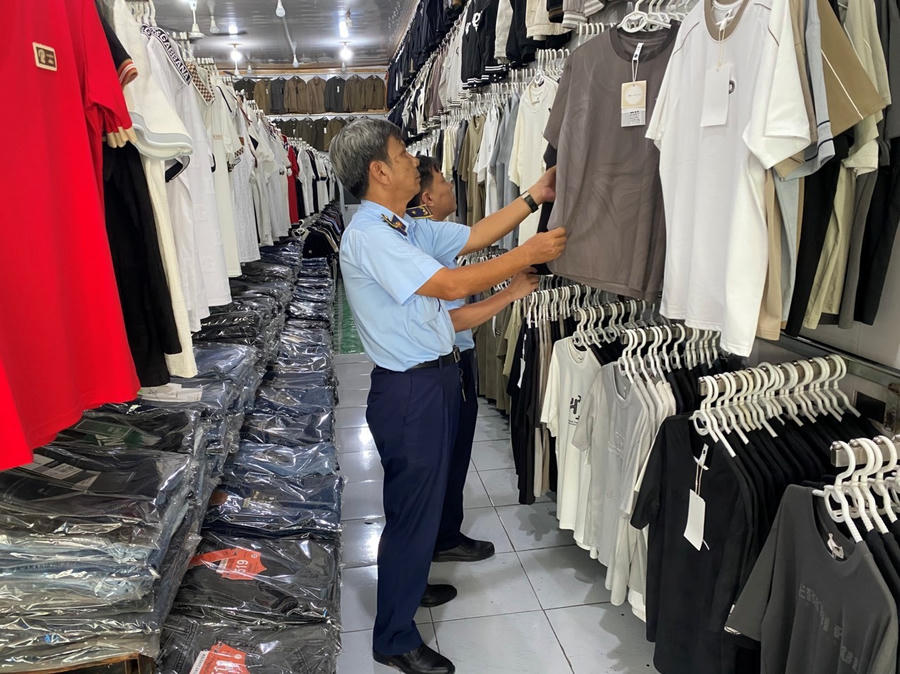 TP HCM thực hiện quyết liệt các giải pháp đấu tranh ngăn chặn, xử lý hành vi xâm phạm quyền sở hữu trí tuệ. (Ảnh: Chi cục QLTT TP HCM)