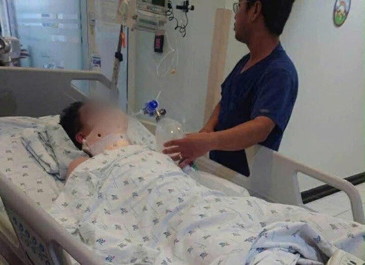 Cháu H. đang được cấp cứu tại Bệnh viện Nhi đồng 2, TP.HCM. Ảnh: Gia đình cung cấp.