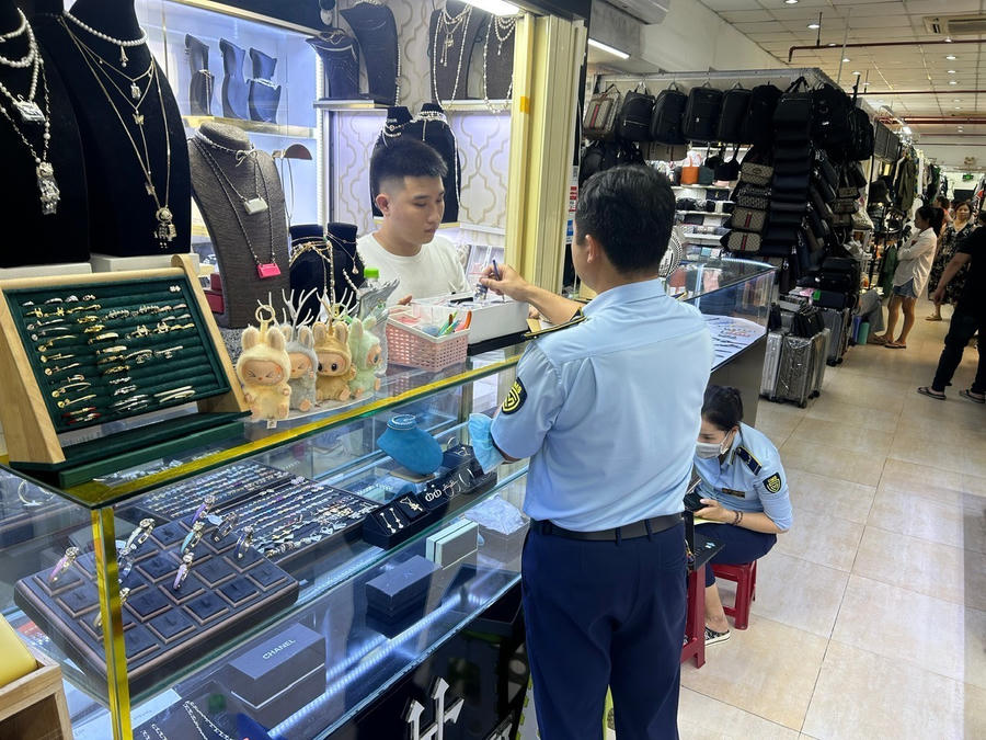 TPHCM quyết liệt triển khai đợt cao điểm xử lý hàng giả, xâm phạm sở hữu trí tuệ trên diện rộng, chiến dịch kéo dài đến ngày 30/5. (Ảnh minh họa: hochiminh.dms.gov.vn)