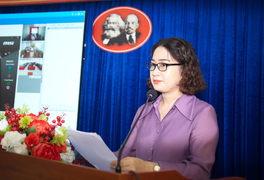 Bà Phạm Thị Ngọc – Phó Giám đốc Sở Tư pháp, Phó Chủ tịch Hội đồng Phối hợp phổ biến, giáo dục pháp luật tỉnh Cà Mau, phát biểu khai mạc Hội nghị.