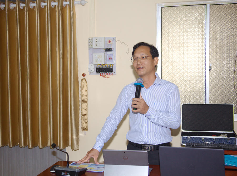 Báo cáo viên Đỗ Hồng Quang – Trưởng Phòng Phổ biến, giáo dục pháp luật, Sở Tư pháp tỉnh Cà Mau triển khai các quy định xử phạt vi phạm hành chính trong lĩnh vực thủy sản theo quy định mới.