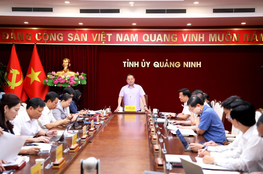Bí thư Tỉnh ủy Quảng Ninh Quản Minh Cường chủ trì hội nghị nghe báo cáo kết quả xử lý các dự án chậm triển khai, tồn đọng, chậm tiến độ trên địa bàn tỉnh. Bí thư Tỉnh ủy Quảng Ninh Quản Minh Cường chủ trì hội nghị nghe báo cáo kết quả xử lý các dự án chậm triển khai, tồn đọng, chậm tiến độ trên địa bàn tỉnh.