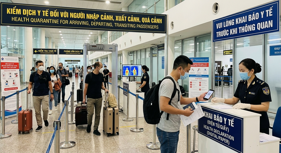 Chính phủ ban hành Nghị định 165/2026/NĐ-CP quy định chi tiết, hướng dẫn công tác kiểm dịch y tế đối với người nhập cảnh, xuất cảnh, quá cảnh. (Ảnh minh họa AI)
