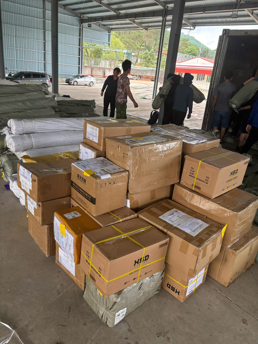Số hàng hóa giả mạo nhãn hiệu từ nước ngoài do lực lượng chức năng phát hiện.