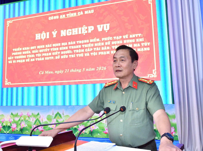 Đại tá Hồ Việt Triều - Ủy viên BTV Tỉnh ủy, Bí thư Đảng ủy, Giám đốc Công an tỉnh Cà Mau phát biểu chỉ đạo Hội nghị.