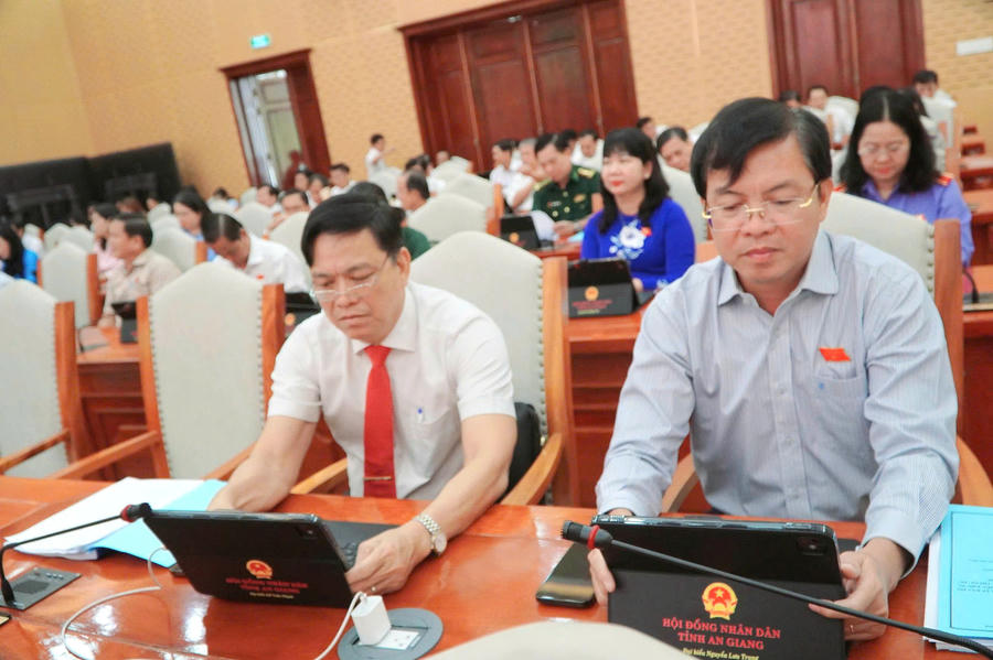 Đại biểu đại diện các Sở, Ngành tham dự kỳ họp