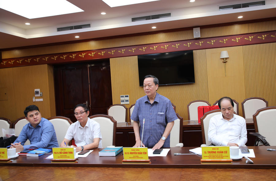 GS.TS Nguyễn Xuân Yêm, Viện trưởng Viện An ninh phi truyền thống, phát biểu tại buổi làm việc.