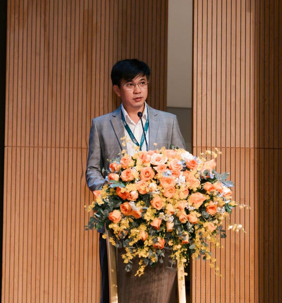 Đại diện Đại học Kinh tế TP HCM phát biểu.