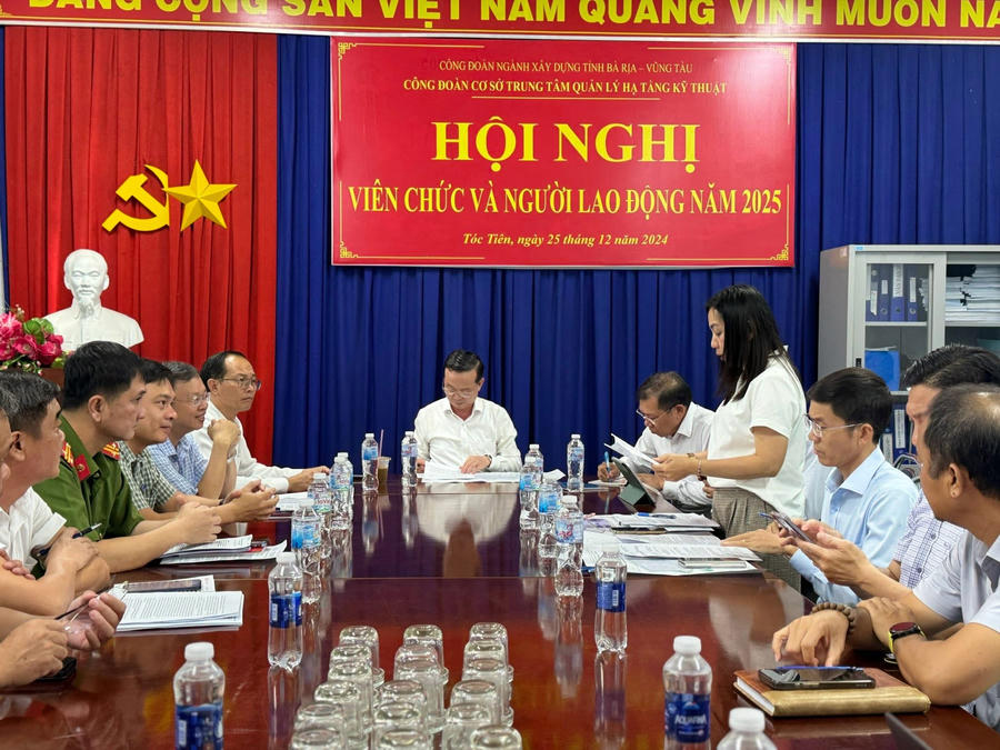Ông Bùi Minh Thạnh – Phó Chủ tịch UBND TP. Hồ Chí Minh chủ trì buổi làm việc.