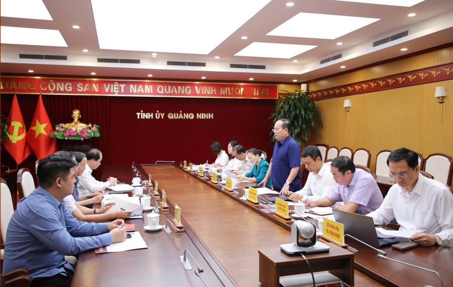 Quang cảnh buổi làm việc.