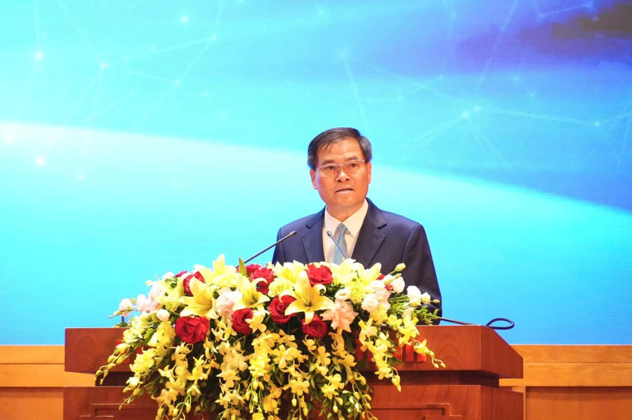 Ông Bùi Văn Khắng, Phó Bí thư Tỉnh ủy, Chủ tịch UBND tỉnh phát biểu chỉ đạo tại hội nghị.