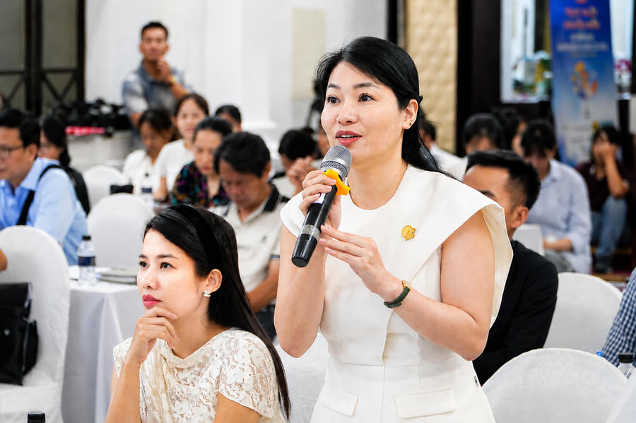 Đại biểu phát biểu ý kiến.