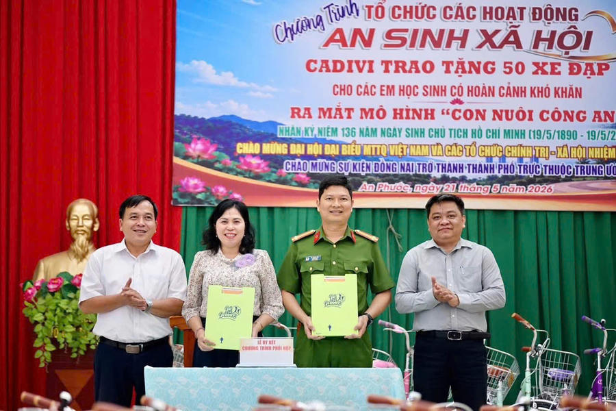 Trung tá Vũ Thành Bắc – Trưởng Đồn Công an KCN Long Thành, đại diện Ban Chỉ huy đơn vị cùng đại diện Ủy ban MTTQ Việt Nam xã An Phước đã tiến hành ký kết chương trình phối hợp.