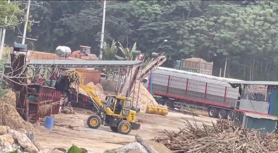 Bấp chấp việc UBND xã Hùng Lợi ban hành thông báo yêu cầu cơ sở của ông Lưu Trung Kiên dừng hoạt động nhưng theo phản ánh ngày 23/5 cơ sở này vẫn ngang nhiên hoạt động bất chấp lệnh cấm.