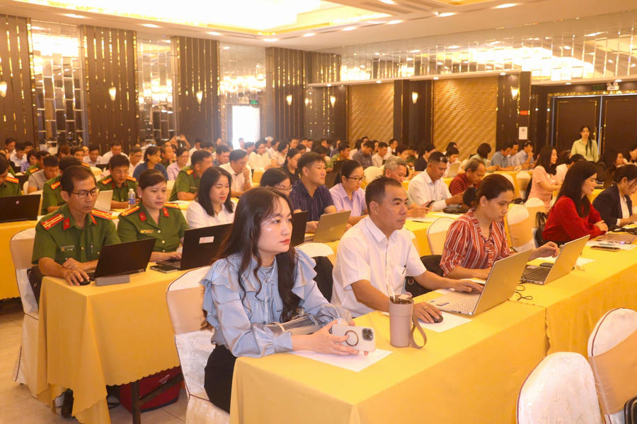 Hơn 250 đại biểu tham dự hội nghị