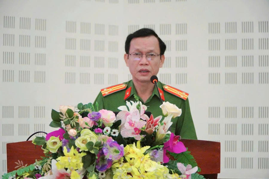 Các báo cáo viên trình bày báo cáo chuyên đề tại hội nghị.