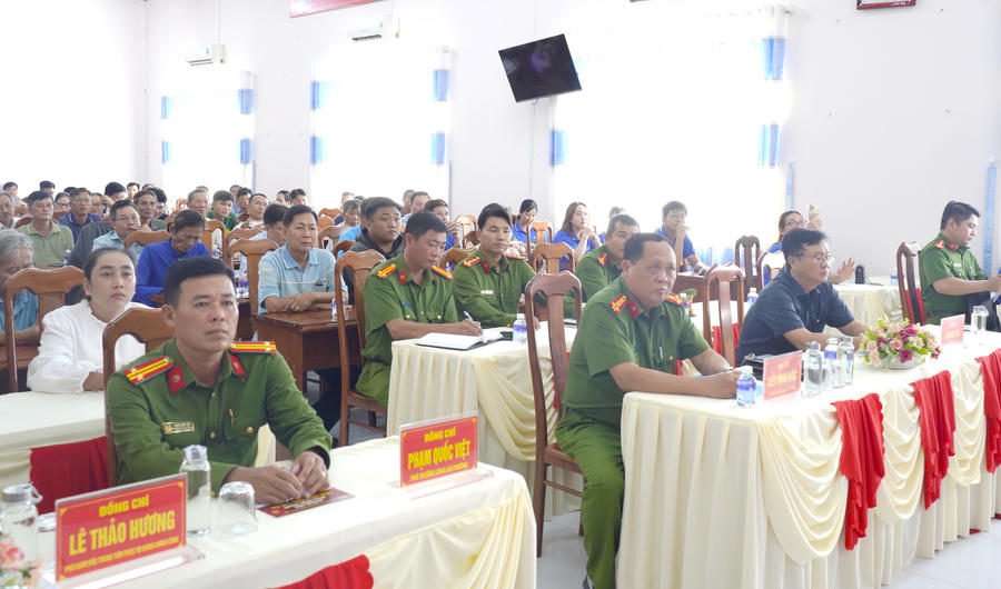 Đại biểu tham dự lễ phát động.