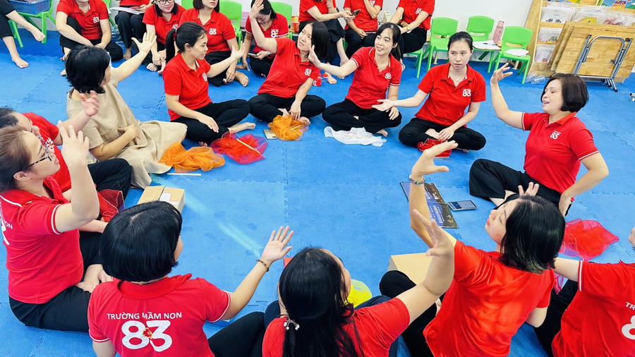 Ban Giám hiệu trường Mầm non 8/3 luôn quan tâm đời sống tinh thần, kịp thời hỗ trợ giáo viên khi gặp khó khăn, tạo sự gắn bó và lan tỏa tinh thần yêu nghề, mến trẻ.