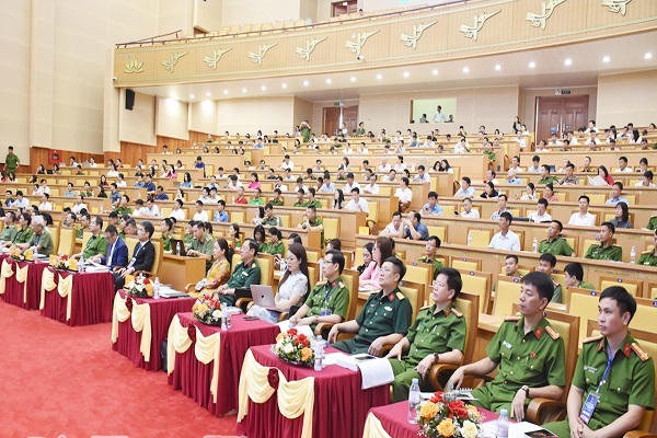 Các đại biểu dự hội thảo.