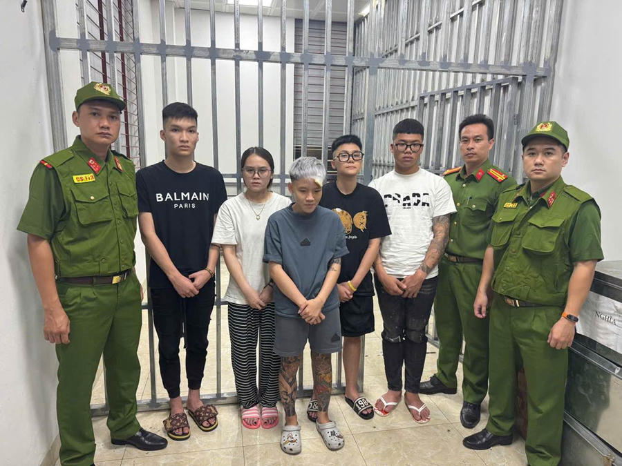 Tổ công tác bàn giao các đối tượng cho Công an phường Yên Sở tiếp tục xử lý theo quy định.