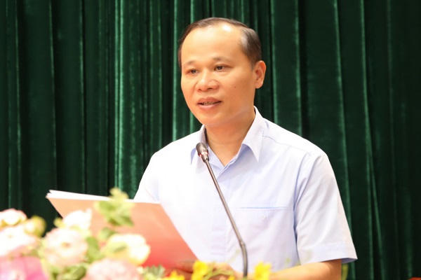 Ông&nbsp;Mai Sơn, Phó Bí thư Thường trực Đảng ủy, Phó Chủ tịch Thường trực UBND tỉnh Bắc Ninh báo cáo tại hội nghị.