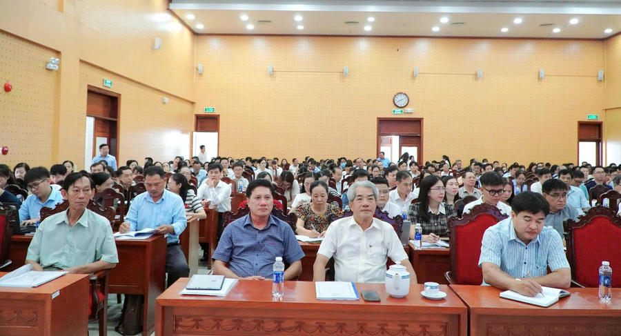 Lớp bồi dưỡng thu hút đông đảo công chứng viên tham dự
