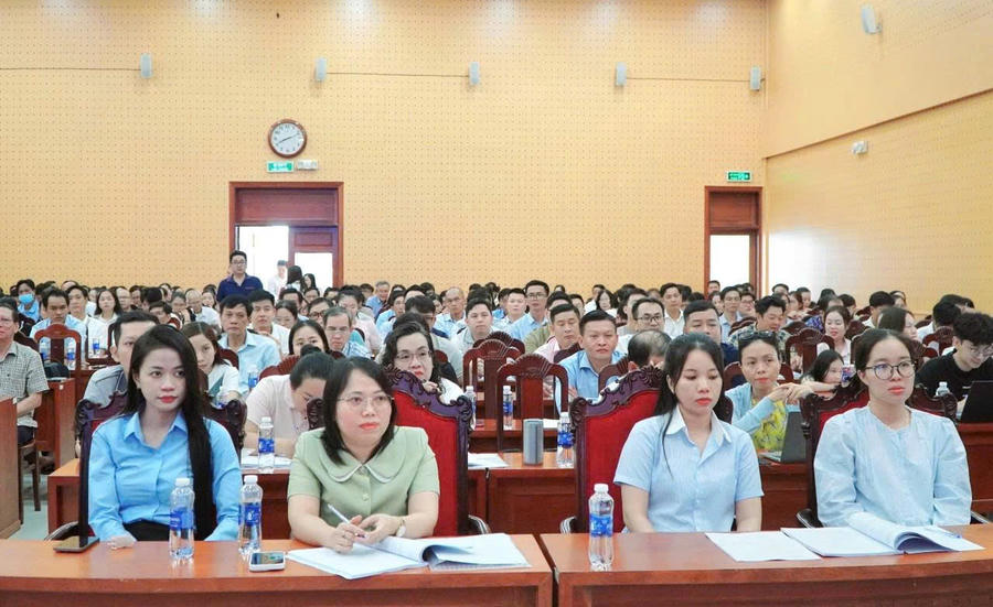 Lớp bồi dưỡng thu hút đông đảo công chứng viên tham dự