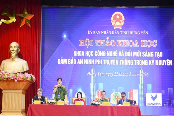 Ban tổ chức hội thảo điều hành phần tham luận.