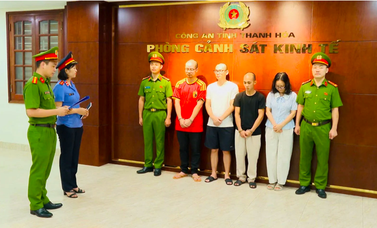 Các đối tượng tại cơ quan Công an.