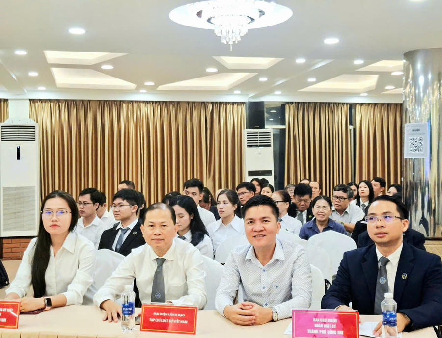 Các Luật sư tham dự hội nghị.