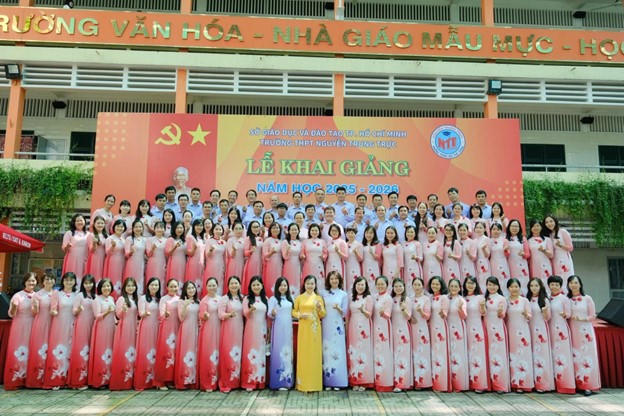 Không chỉ chú trọng nâng cao chất lượng học tập, tập thể sư phạm nhà trường còn kiên trì theo đuổi triết lý giáo dục toàn diện mang lại nhiều kết quả bức phá