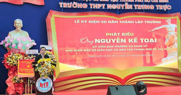 Ông Nguyễn Kế Toại, Phó Giám đốc Sở Giáo dục & Đào tạo TP.HCM phát biểu tại buổi lễ