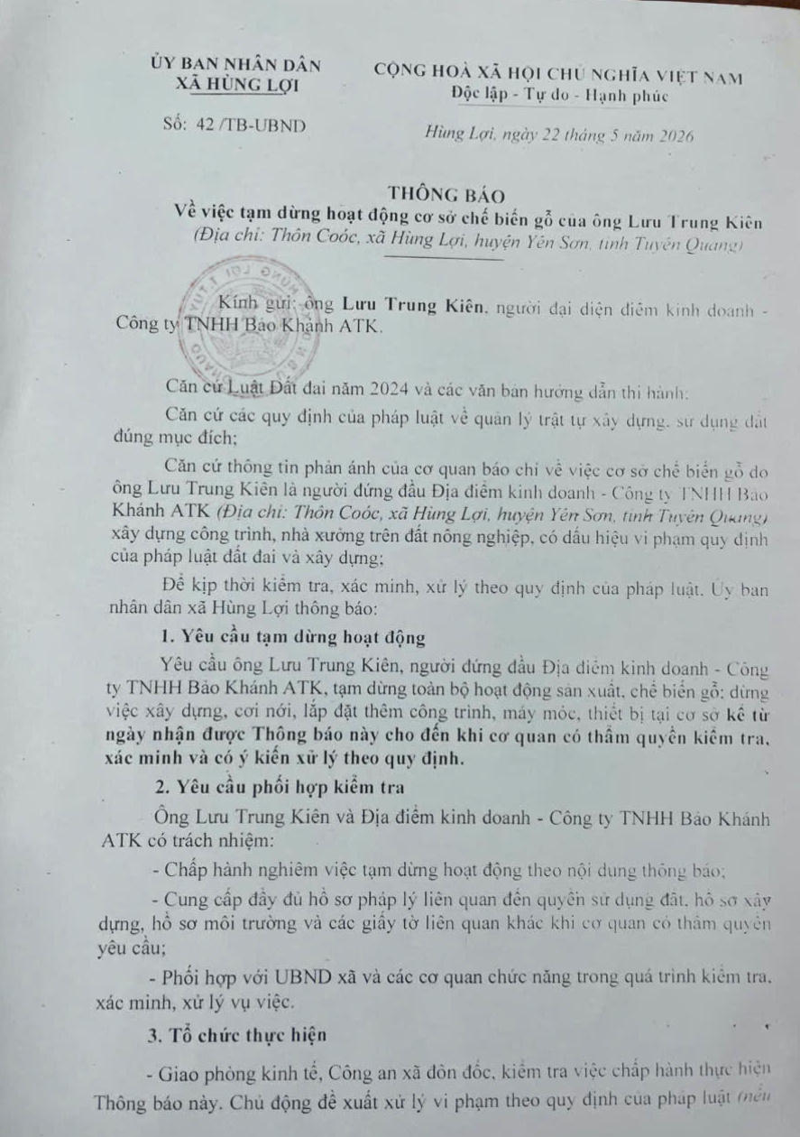 Thông báo dừng hoạt động xưởng chế biến gỗ của ông Lưu Trung Kiên do ông Bàn Văn Thân, Phó Chủ tịch UBND Hùng Lợi ký ban hành&nbsp;sau phản ánh của Báo Pháp luật Việt Nam. (Ảnh Phó chủ tịch UBND xã Hùng Lợi cung cấp).