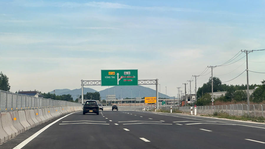 Người&nbsp;dân TP.HCM, Long Thành, Nhơn Trạch nay đã có lối tiếp cận thuận tiện hơn để đi Vũng Tàu mà không còn phải vòng xa hay chen chúc trên QL51.