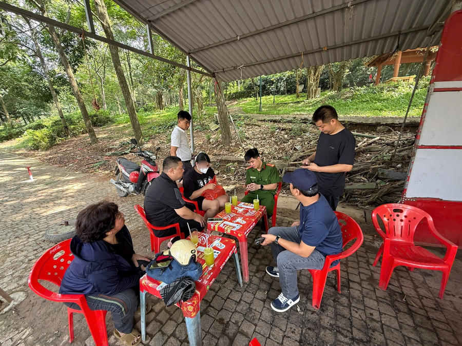 Công an xã Hy Cương tìm thấy cháu L.M.H. tại khu vực đền Giếng thuộc Khu di tích lịch sử Đền Hùng.