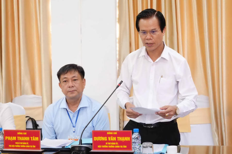 Thạc sĩ Dương Văn Thạnh - Hiệu trưởng Trường Chính trị Cà Mau, báo cáo kết quả thực hiện nhiệm vụ 5 tháng đầu năm 2026 và đề xuất giải pháp tháo gỡ khó khăn về cơ sở vật chất, nguồn nhân lực.