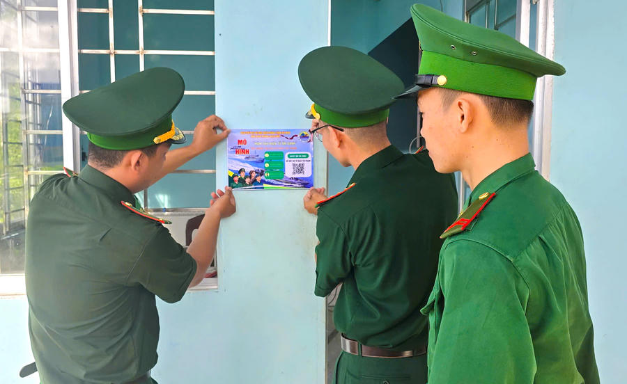 Mô hình “Hòm thư điện tử ẩn danh” được Đồn Biên phòng Rạch Gốc triển khai tại Trạm Kiểm soát Biên phòng, tạo điều kiện thuận lợi để ngư dân tố giác tội phạm.
