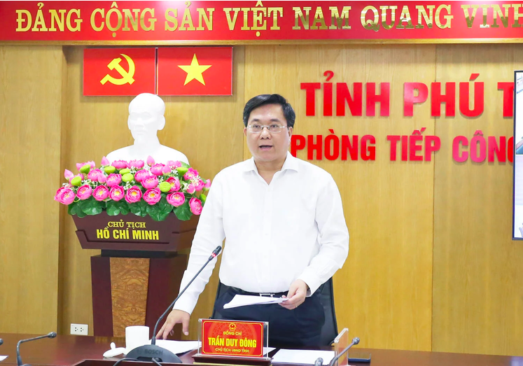 Chủ tịch UBND tỉnh Phú Thọ Trần Duy Đông. Chủ tịch UBND tỉnh Phú Thọ Trần Duy Đông.