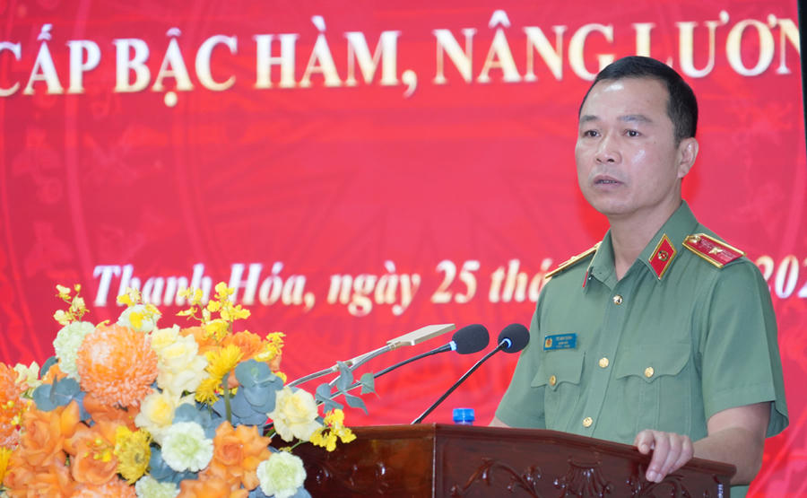 Thiếu tướng Tô Anh Dũng, Giám đốc Công an tỉnh phát biểu chỉ đạo tại buổi lễ. (Ảnh: CATH)