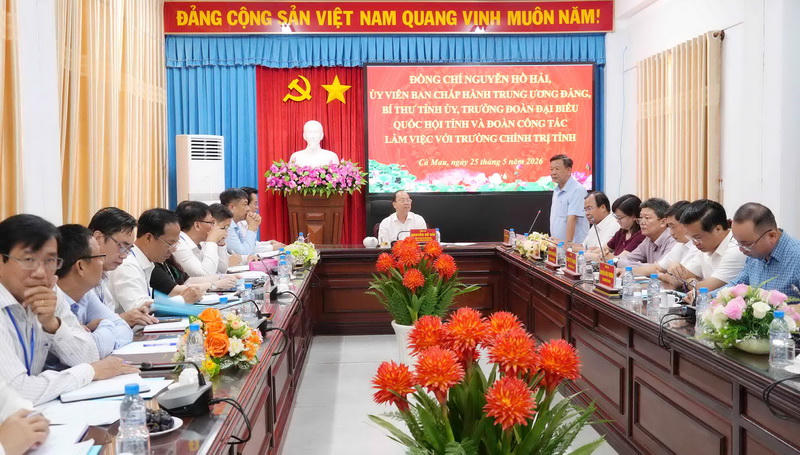 Quang cảnh buổi làm việc. 