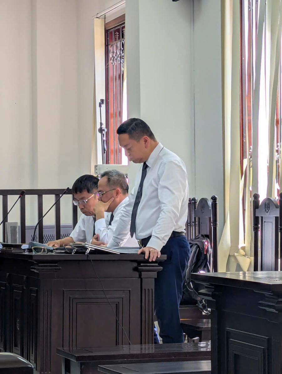 Các luật sư bào chữa cho các bị cáo trong vụ án.